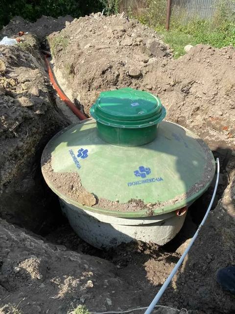 Закопана станція з ревізійним люком