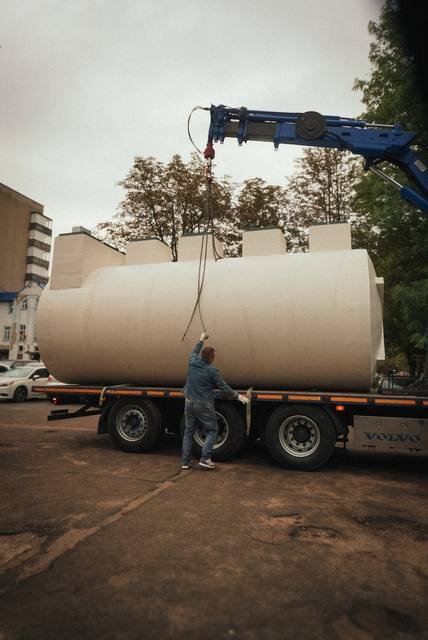 Великий очисний комплекс на платформі вантажівки